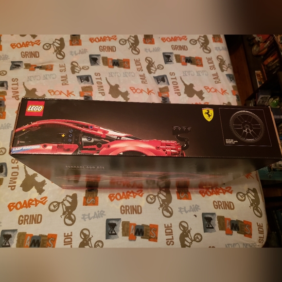 LEGO Technic Ferrari 488 GTE Racing Car - Picture 2 of 6